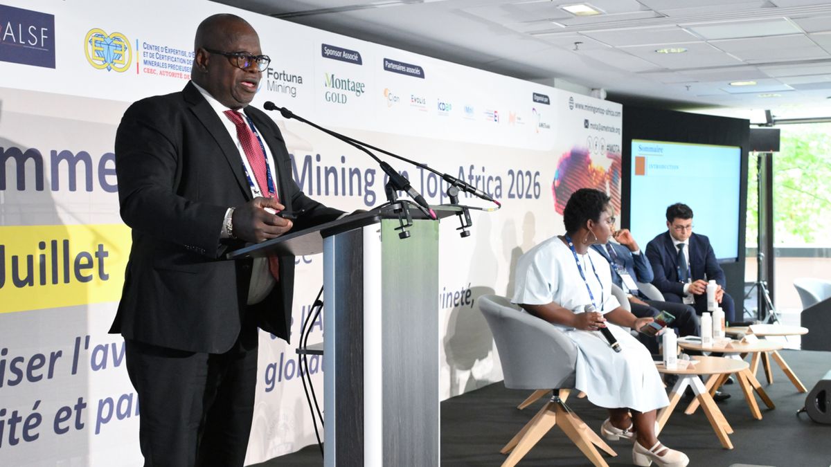 Prise de parole à la tribune du sommet Mining On Top Africa à Paris